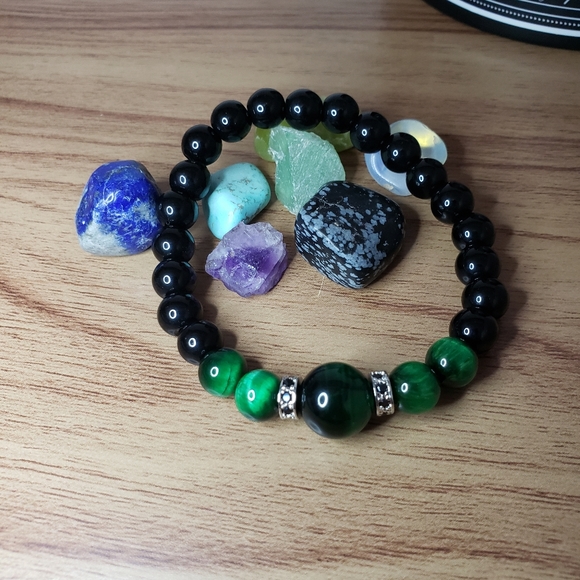 TIGER EYE BRACELET WITH BLACK ONYX BEADS FOR MEN AND WOMEN - Picture 6 of 11